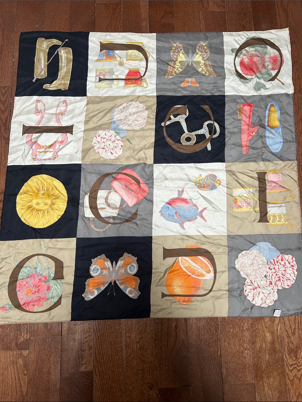 33x33Gucci Patchwork Icon Silk Quilt in Navy, Beige, Cream and Coral
